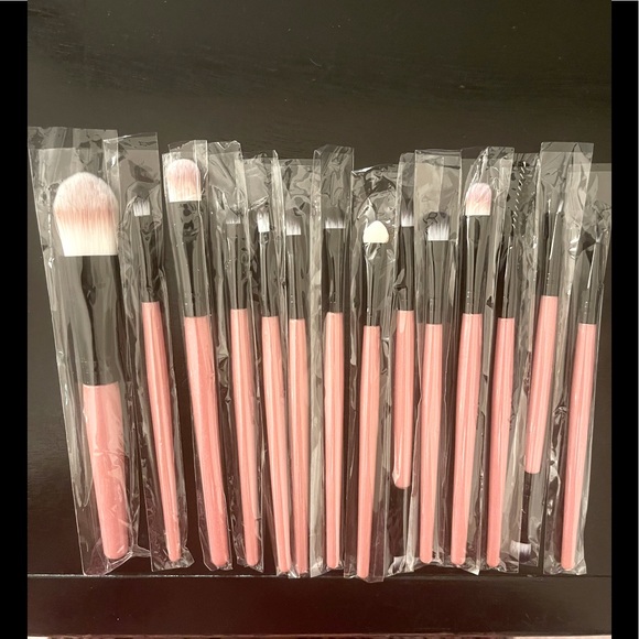 Set of 14 make up brushes - Picture 2 of 4